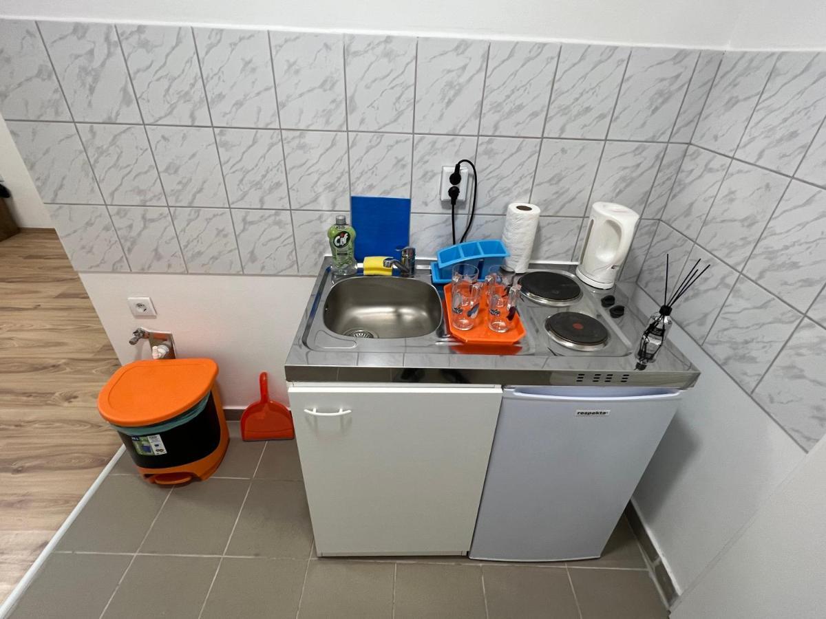 Jo Minosegu Lakasok Kivalo Kozlekedes Mellett Apartment Budapest Ngoại thất bức ảnh