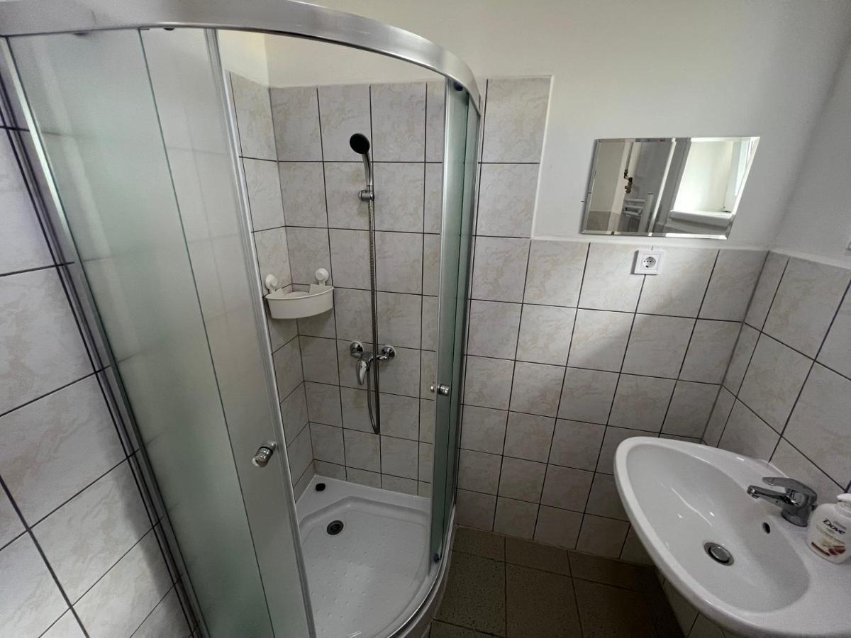 Jo Minosegu Lakasok Kivalo Kozlekedes Mellett Apartment Budapest Ngoại thất bức ảnh