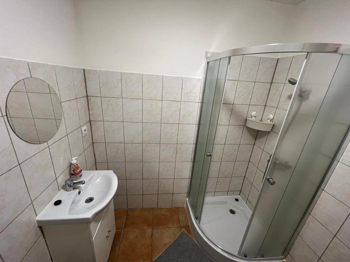 Jo Minosegu Lakasok Kivalo Kozlekedes Mellett Apartment Budapest Ngoại thất bức ảnh